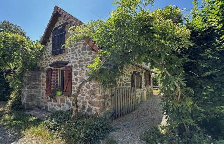 G&icirc;te n&deg;87G6018 Ch&acirc;teau-Chervix - Haute-Vienne - Le Four &agrave; Pain &agrave; Ch&acirc;teau-Chervix en Haute-Vienne (Nouvelle Aquitaine)