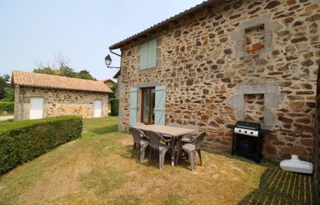 G&icirc;te n&deg;87G7461 Saint-Mathieu - Haute-Vienne - Lac de Saint Mathieu en Haute-Vienne (Nouvelle Aquitaine)