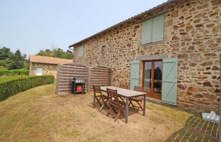G&icirc;te n&deg;87G7454 Saint-Mathieu - Haute-Vienne - Lac de Saint Mathieu en Haute-Vienne (Nouvelle Aquitaine)