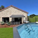 G&icirc;te 'Le loup de Chabannes' &agrave; Compreignac en Haute-Vienne (Nouvelle Aquitaine)