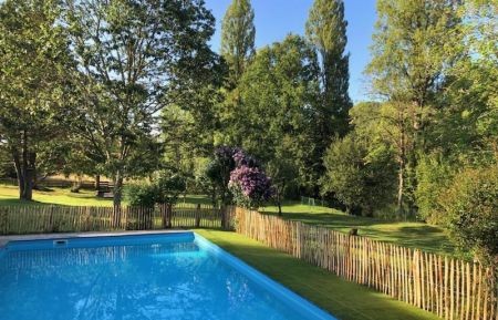 G&icirc;te n&deg;87G8186 Saint-Brice-sur-Vienne - Haute-Vienne - Vue sur la piscine
