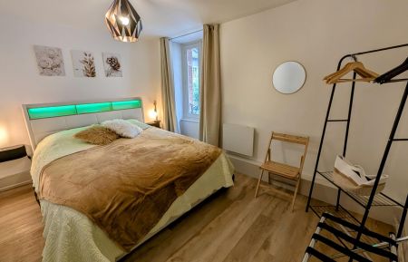 G&icirc;te n&deg;87G5414 Saint-L&eacute;onard-de-Noblat - Haute-Vienne - l'appartement de Saint L&eacute;o situ&eacute; sur la commune de Saint Leonard de Noblat en Haute-Vienne - chambre 2