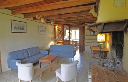 Gite de groupe n&deg;87G2610 Val d'Issoire - Haute-Vienne - G&icirc;te "La Beige" &agrave; Val d'Issoire en Haute-Vienne (Nouvelle-Aquitaine) - petit salon